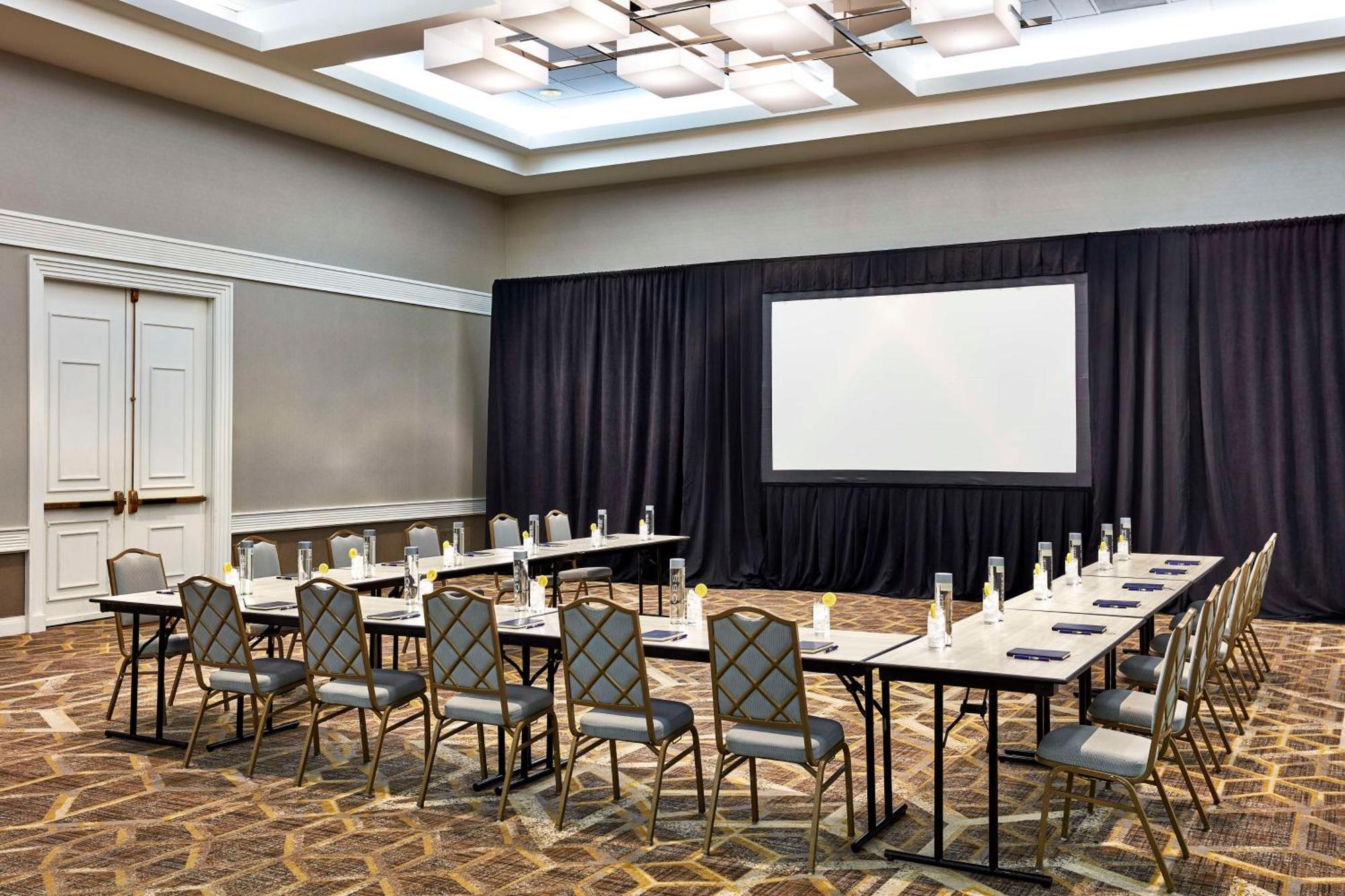Doubletree By Hilton Golf Palm Springs 4*