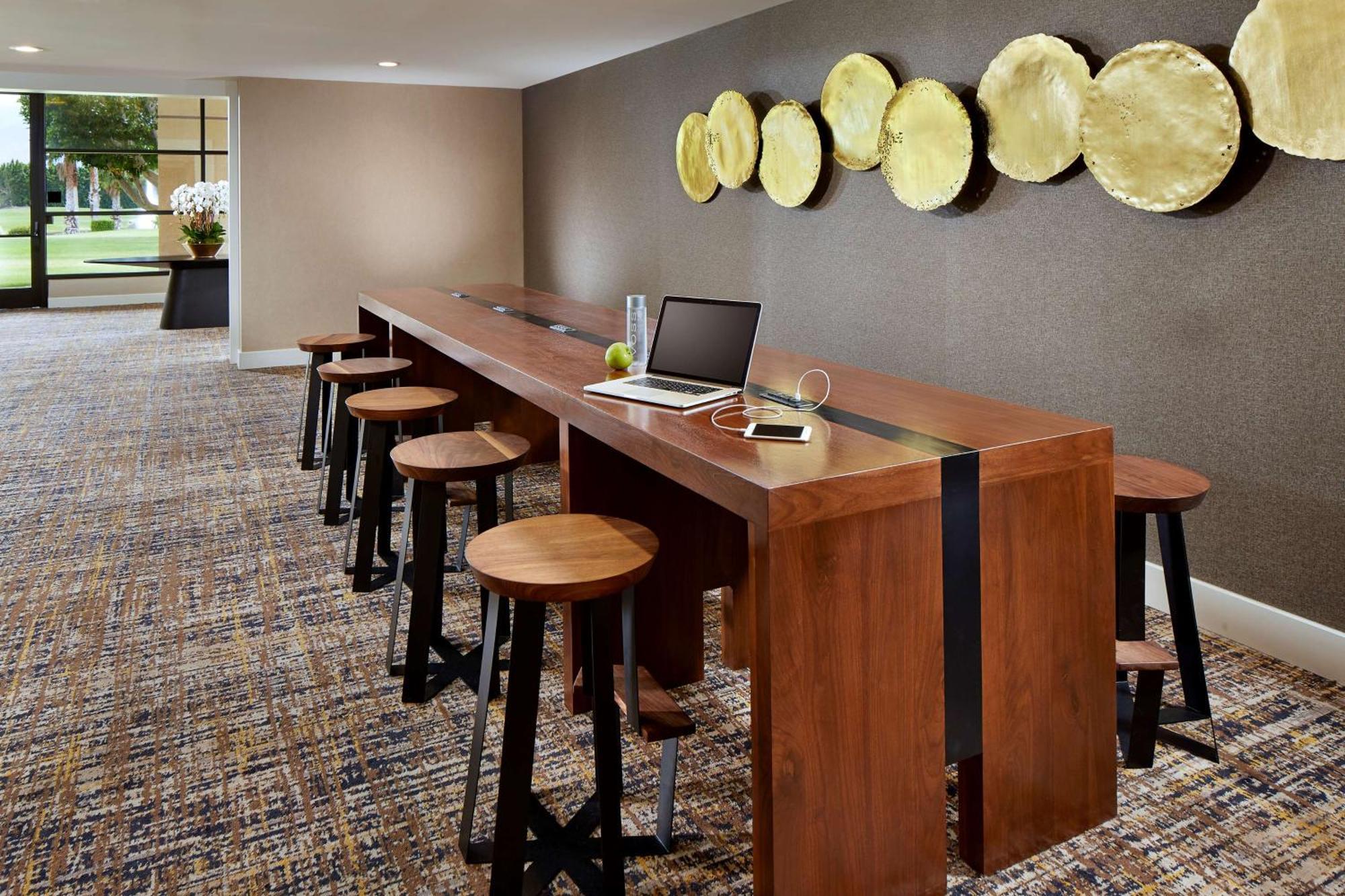 Resort Doubletree By Hilton Golf Palm Springs 4*