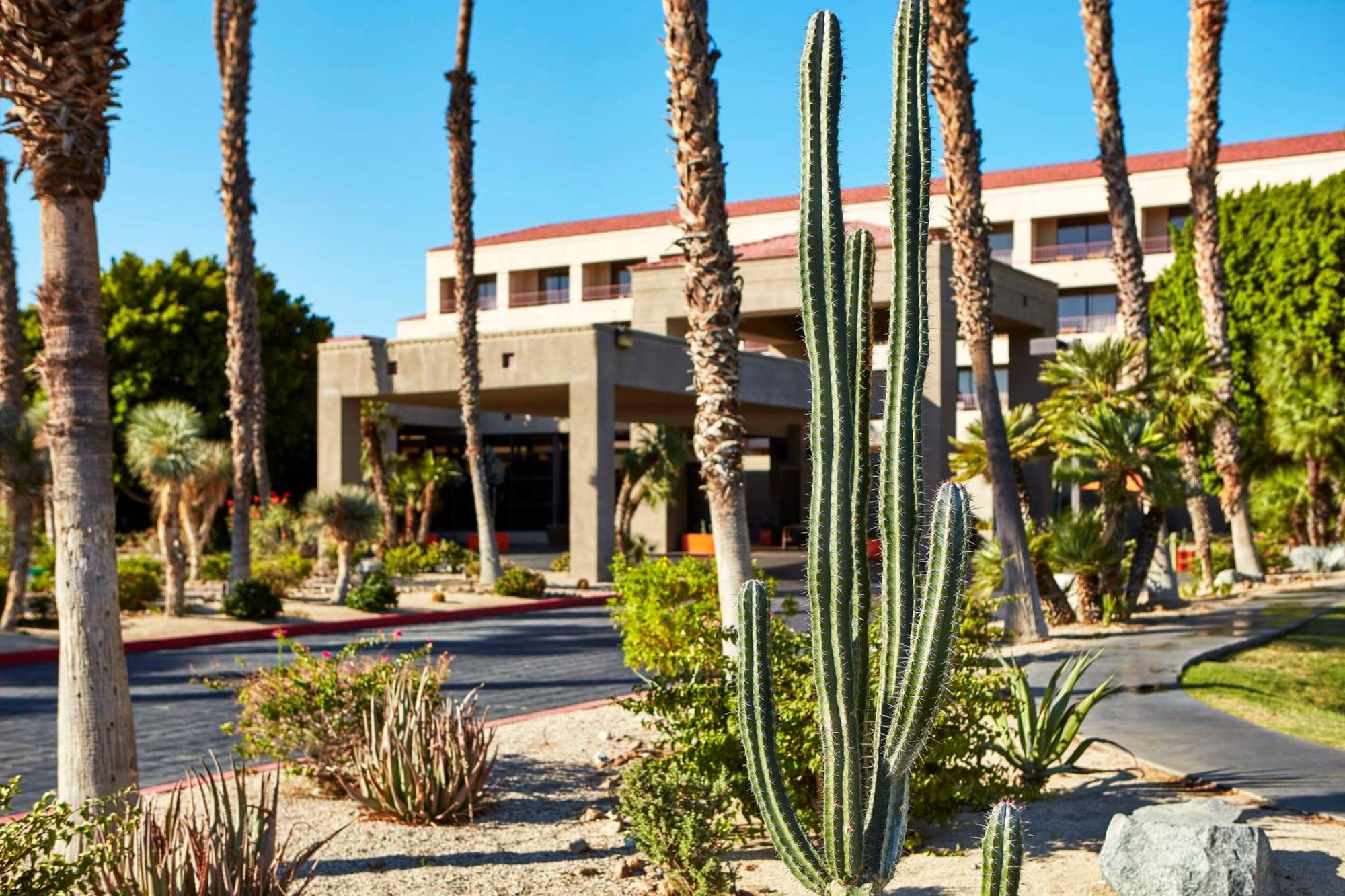 Doubletree By Hilton Golf Palm Springs Resort 4*
